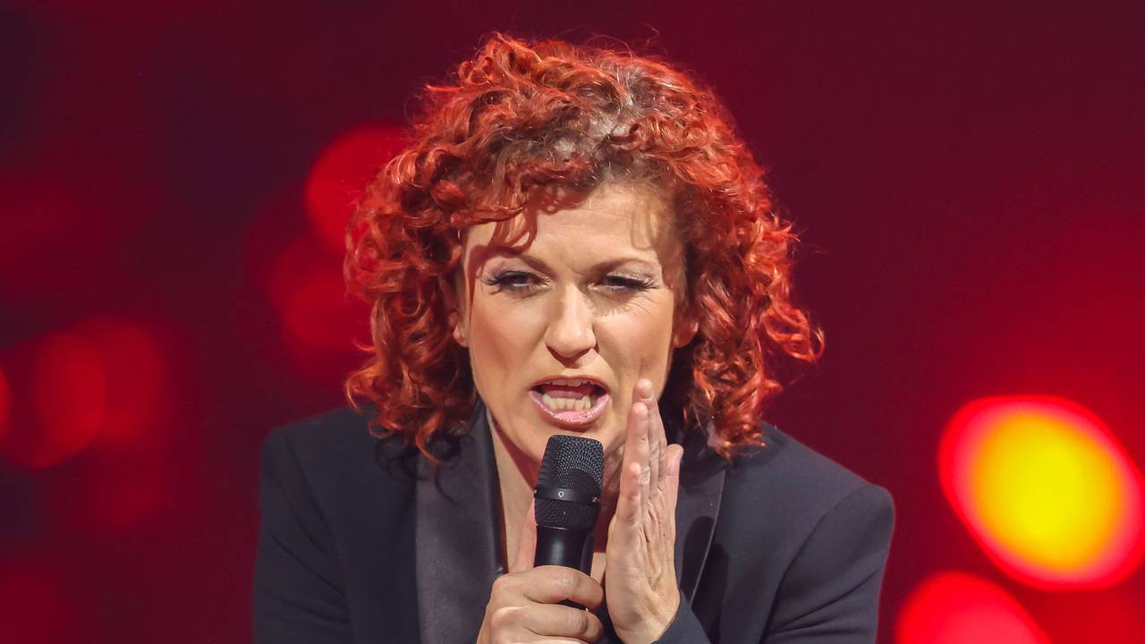 Sängerin Lucy Diakovska steht in der Show „Das große Schlagercomeback“ auf der Bühne.
