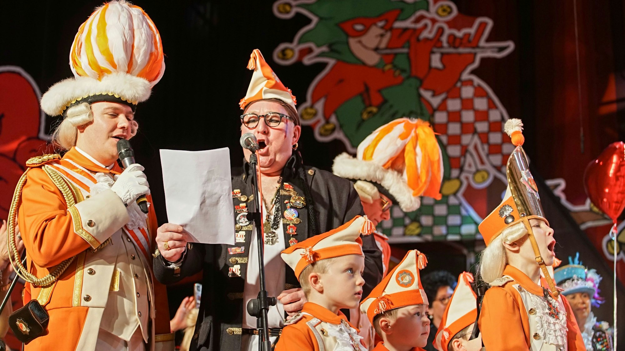 Michael Gerhold singt mit Ralf Schlegelmilch.