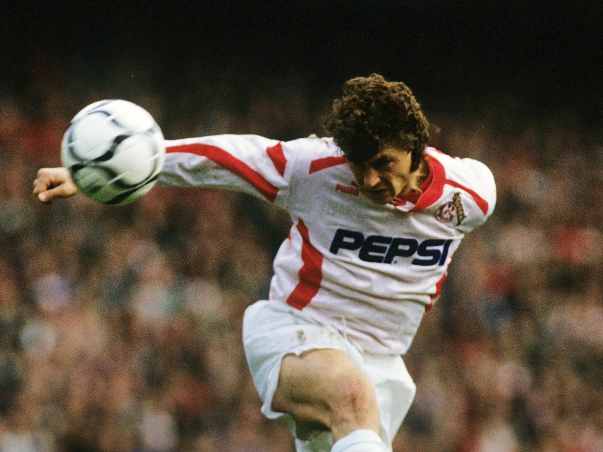 Toni Polster beim Kopfball im FC-Trikot 1999.