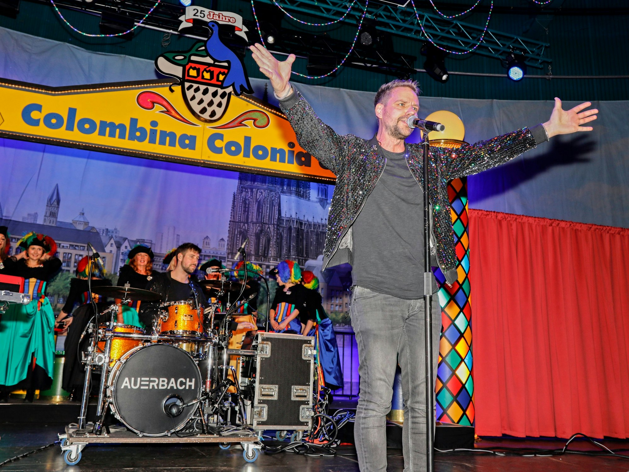 Auerbach auf der Bühne.
