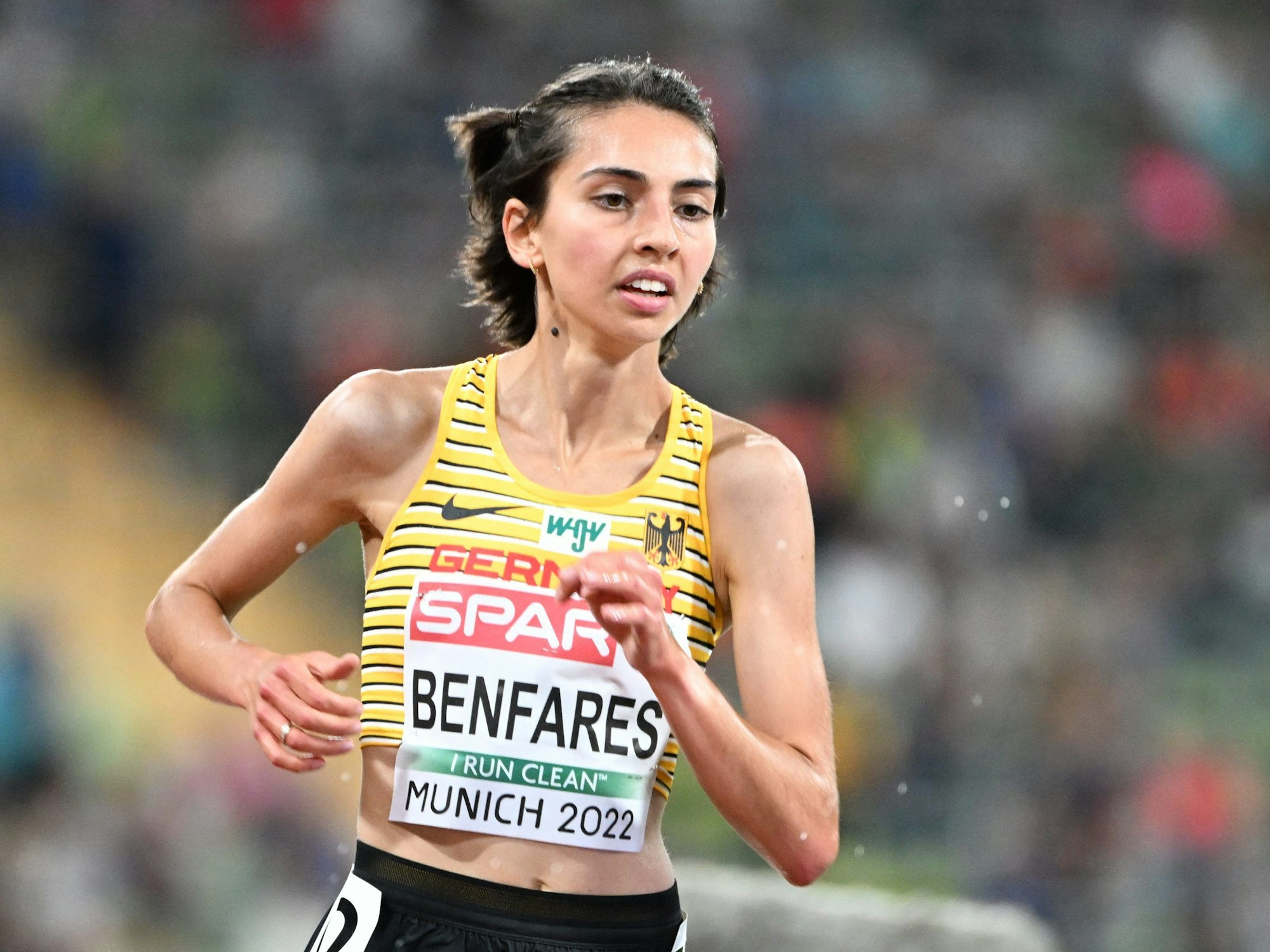 Sara Benfares aus Deutschland läuft.