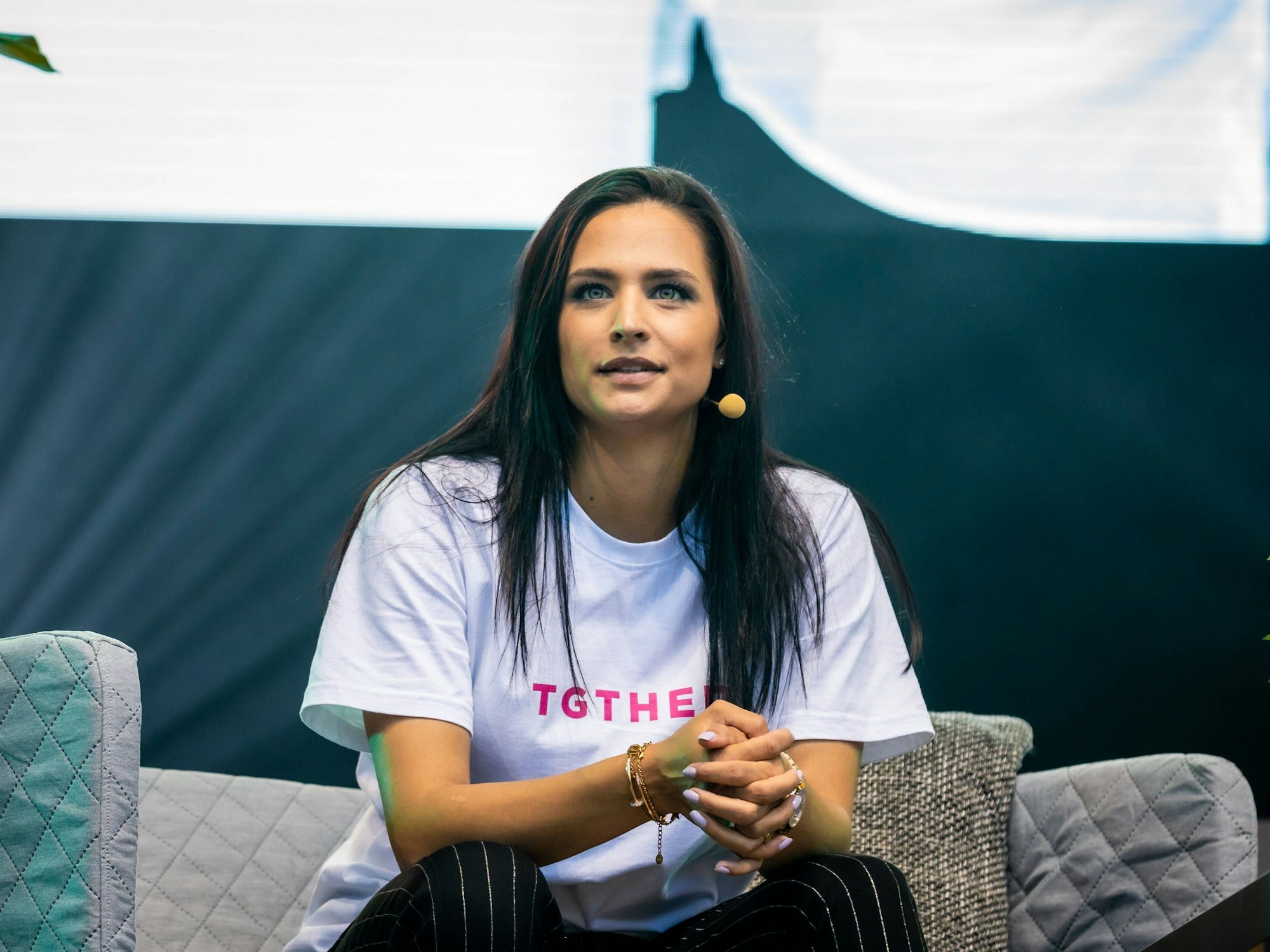 Amira Pocher bei einem Live Auftritt mit dem Programm Die Pochers Hier beim BonnLive Kulturgarten in der Rheinaue Bonn, 09.08.2020