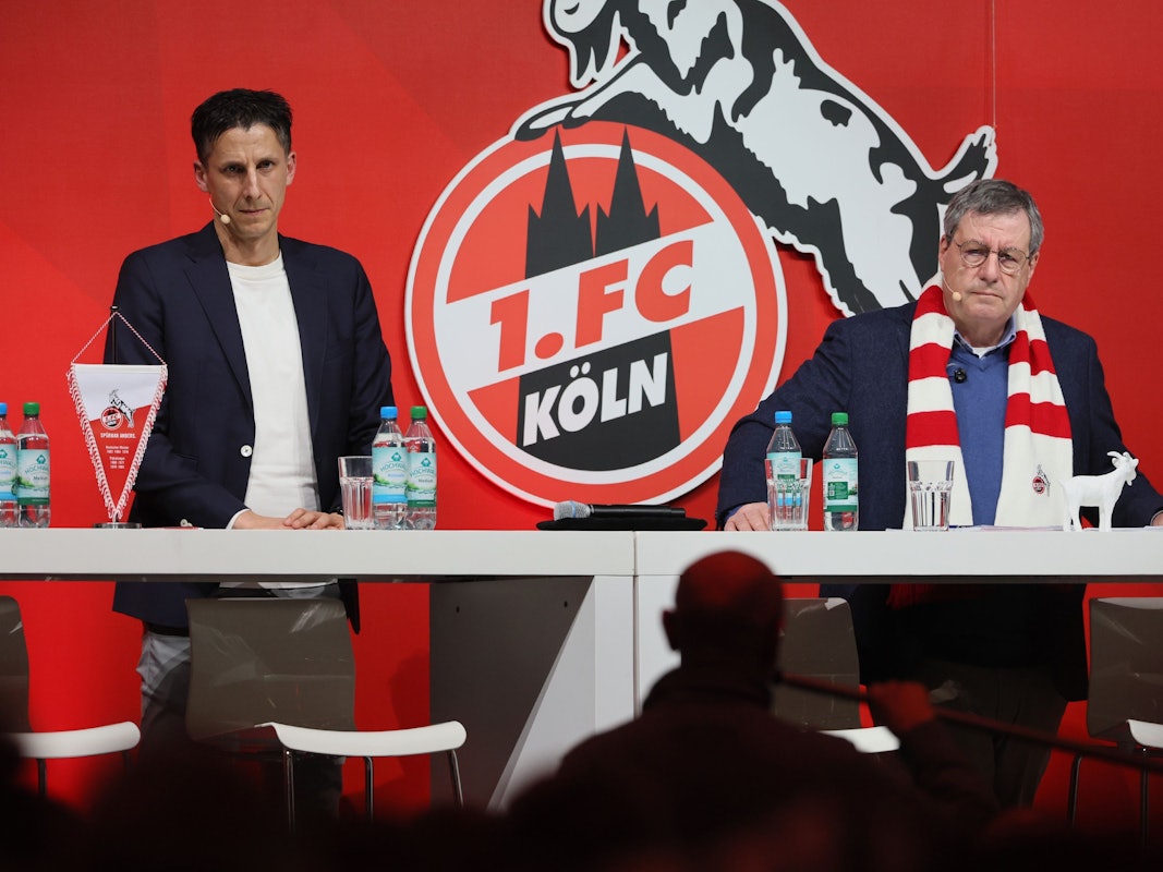 Christian Keller (Geschäftsführer) und Werner Wolf (Präsident des 1. FC Köln) beim FC-Mitgliederstammtisch in den MMC-Studios auf der Bühne.