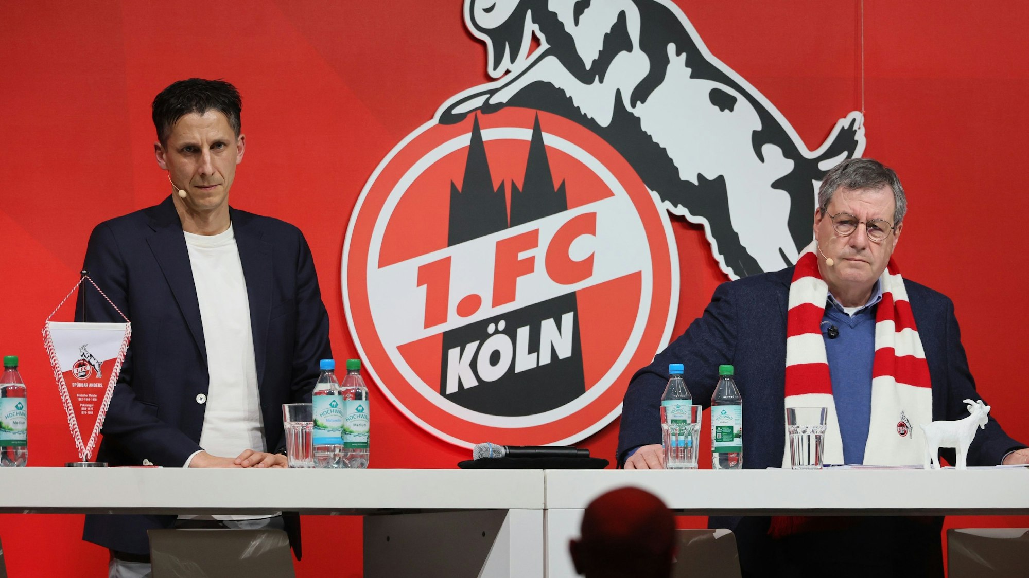 Dr. Christian Keller, Geschäftsführer des 1. FC Köln (l.), und FC-Präsident Dr. Werner Wolf am 10. Januar 2024 beim Mitgliederstammtisch am 10. Januar 2024.