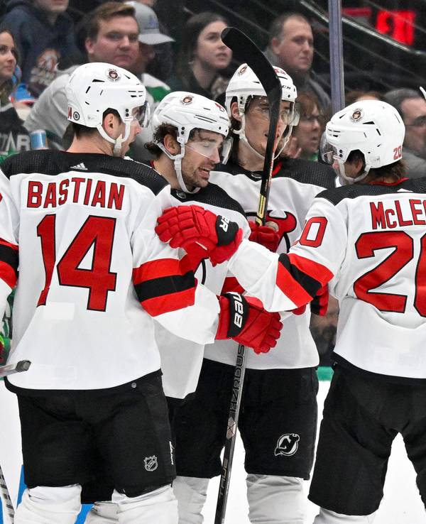 Die Spieler der New Jersey Devils jubeln.