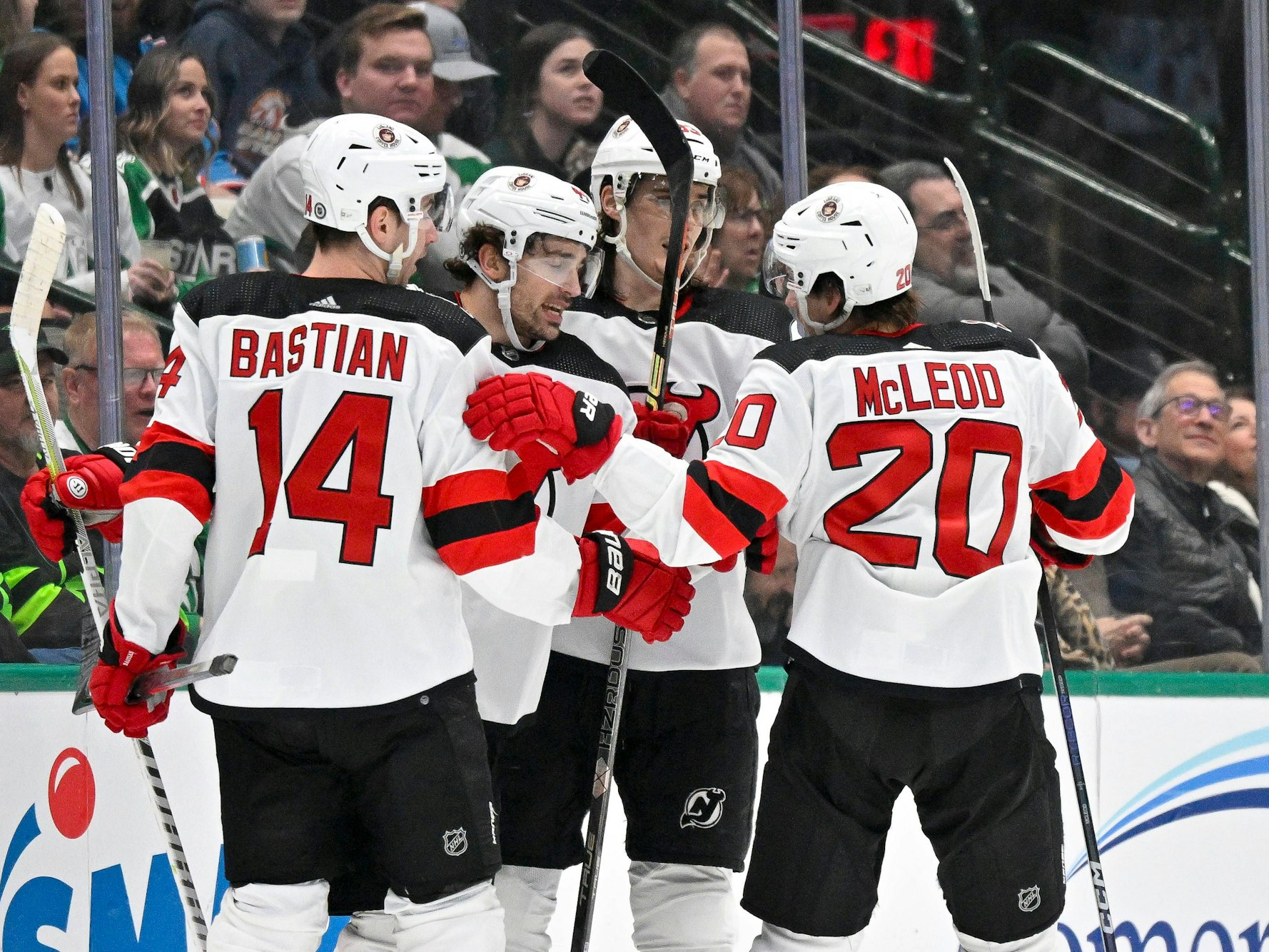 Die Spieler der New Jersey Devils jubeln.