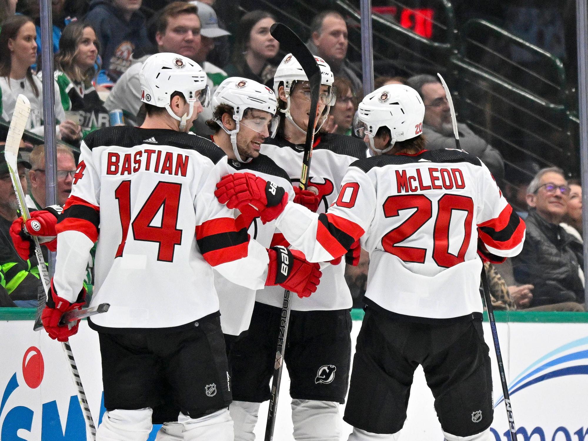 Die Spieler der New Jersey Devils jubeln.