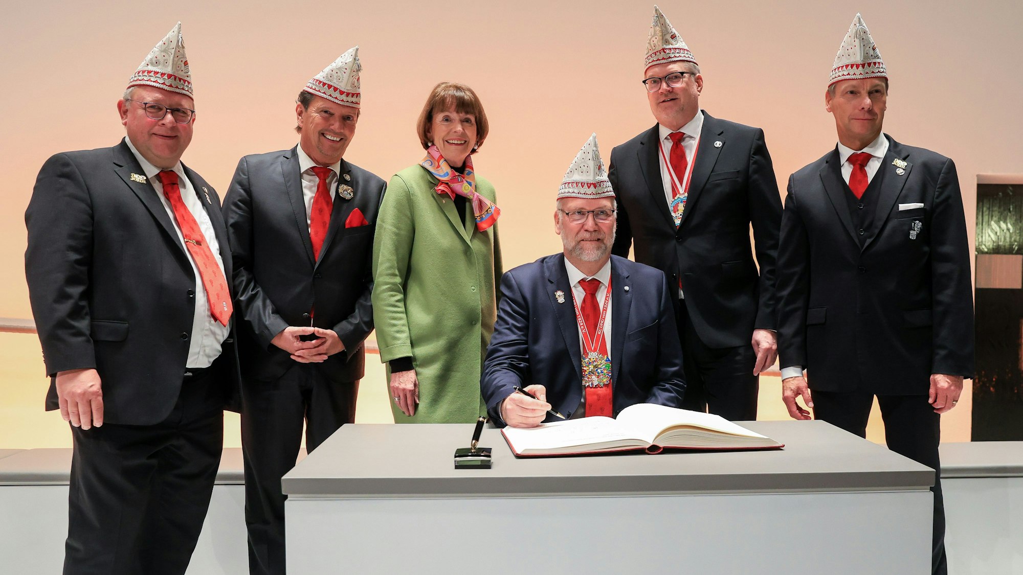 Empfang durch Henriette Reker im historischen Rathaus für die KG UHU.