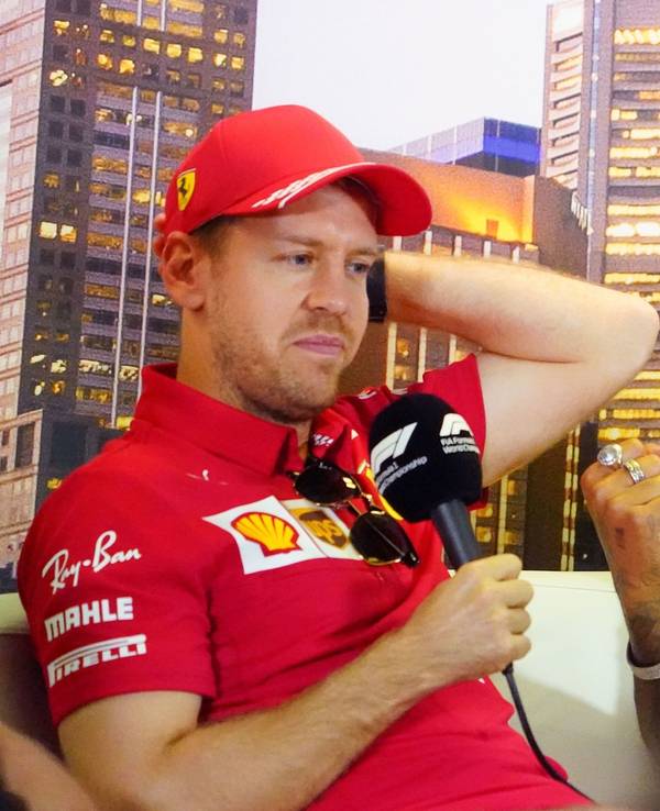 Lewis Hamilton und Sebastian Vettel auf einer Pressekonferenz