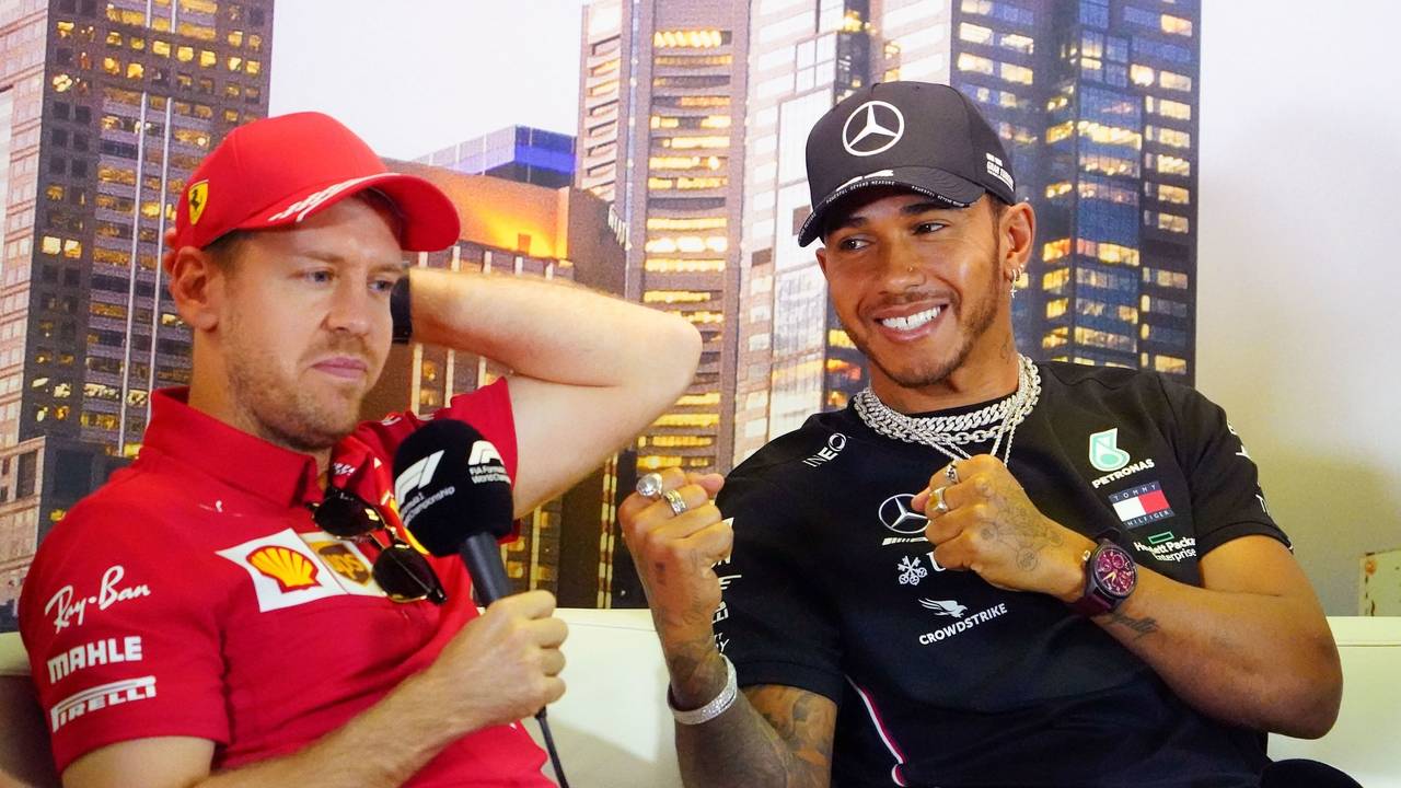 Lewis Hamilton und Sebastian Vettel auf einer Pressekonferenz