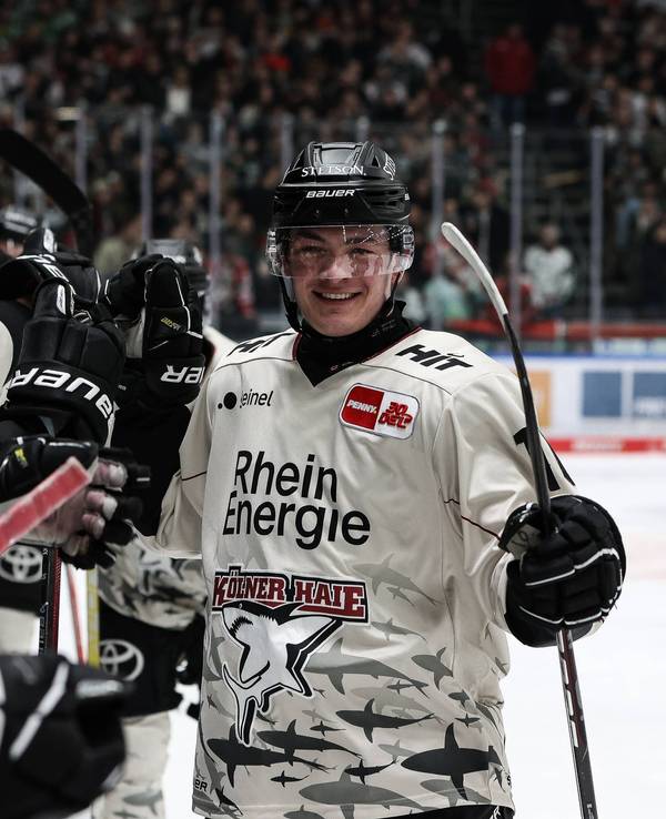 Justin Schütz gewann mit den Kölner Haien am Freitagabend (2. Februar 2023) mit 5:1 bei den Augsburger Panthern.
