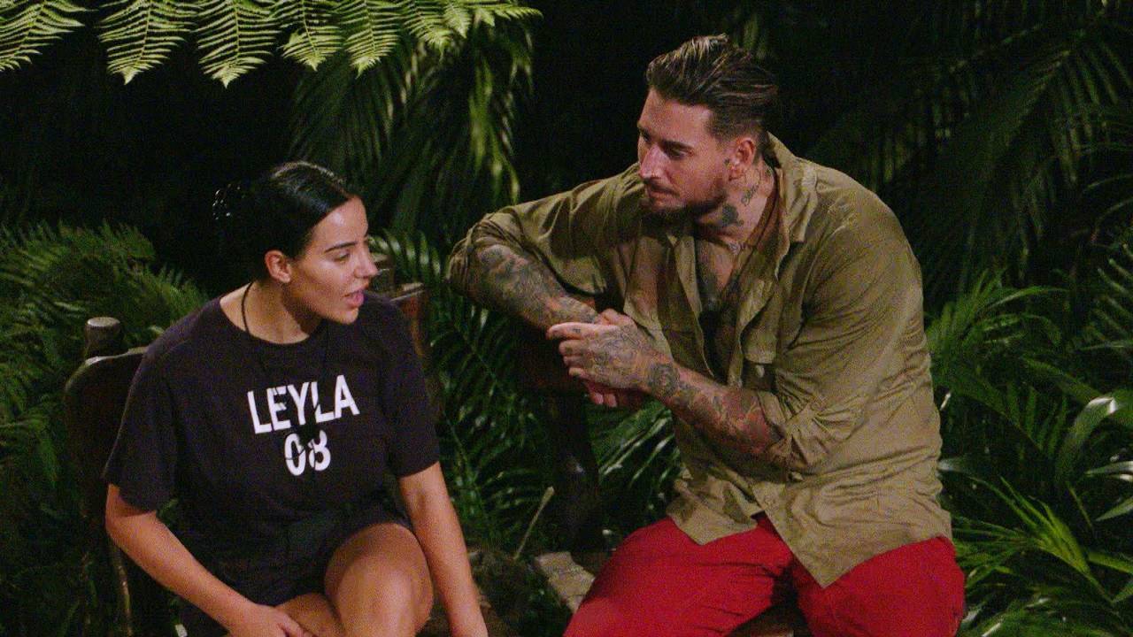 Leyla Lahouar und Mike Heiter kommen sich im Dschungelcamp langsam näher.