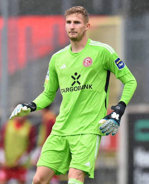 Fortuna Düsseldorfs Keeper Dennis Gorka steht im Regionalliga-Spiel gegen Paderborn auf dem Platz.