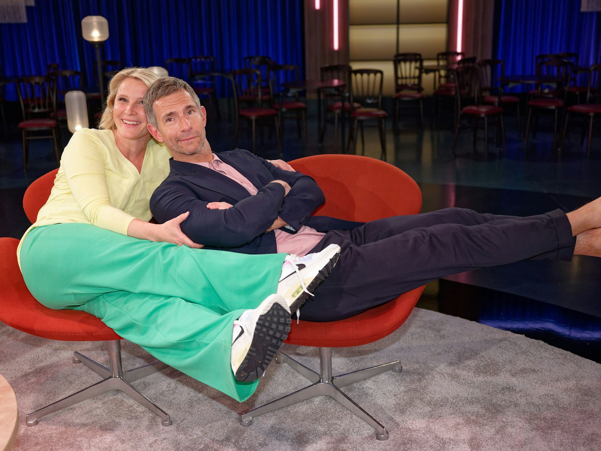 Das Moderatoren-Duo Micky Beisenherz und Susan Link im WDR-Studio vom „Kölner Treff“.