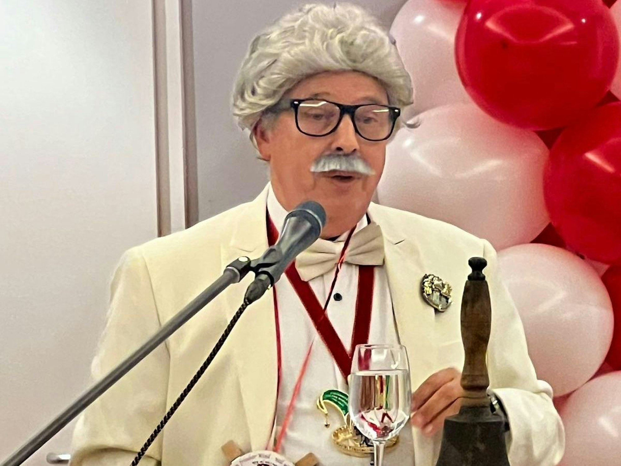 Willy Millowitsch (Michael Melles) bei seiner Rede.