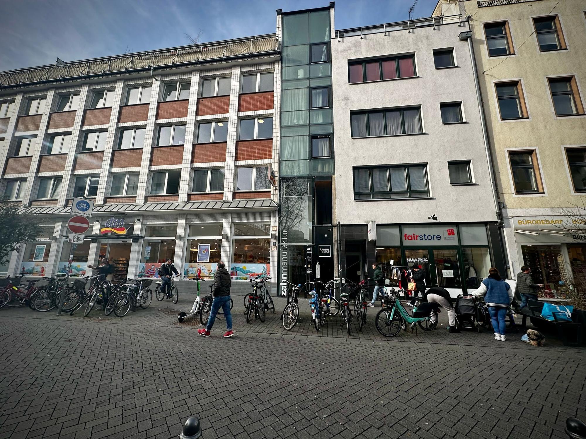 Kölns schmalstes Haus am Eigelstein 115 von vorne.