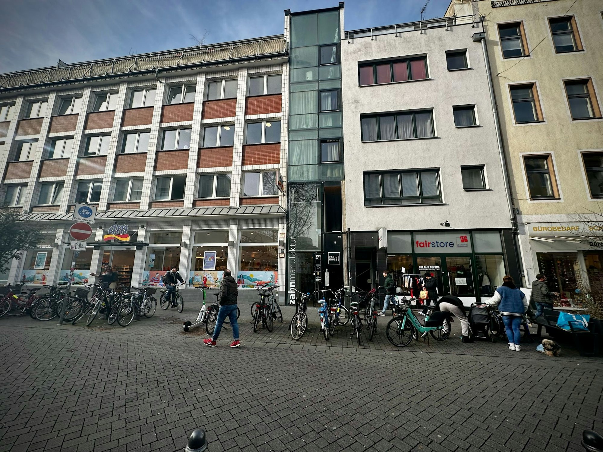 Kölns schmalstes Haus am Eigelstein 115 von vorne.