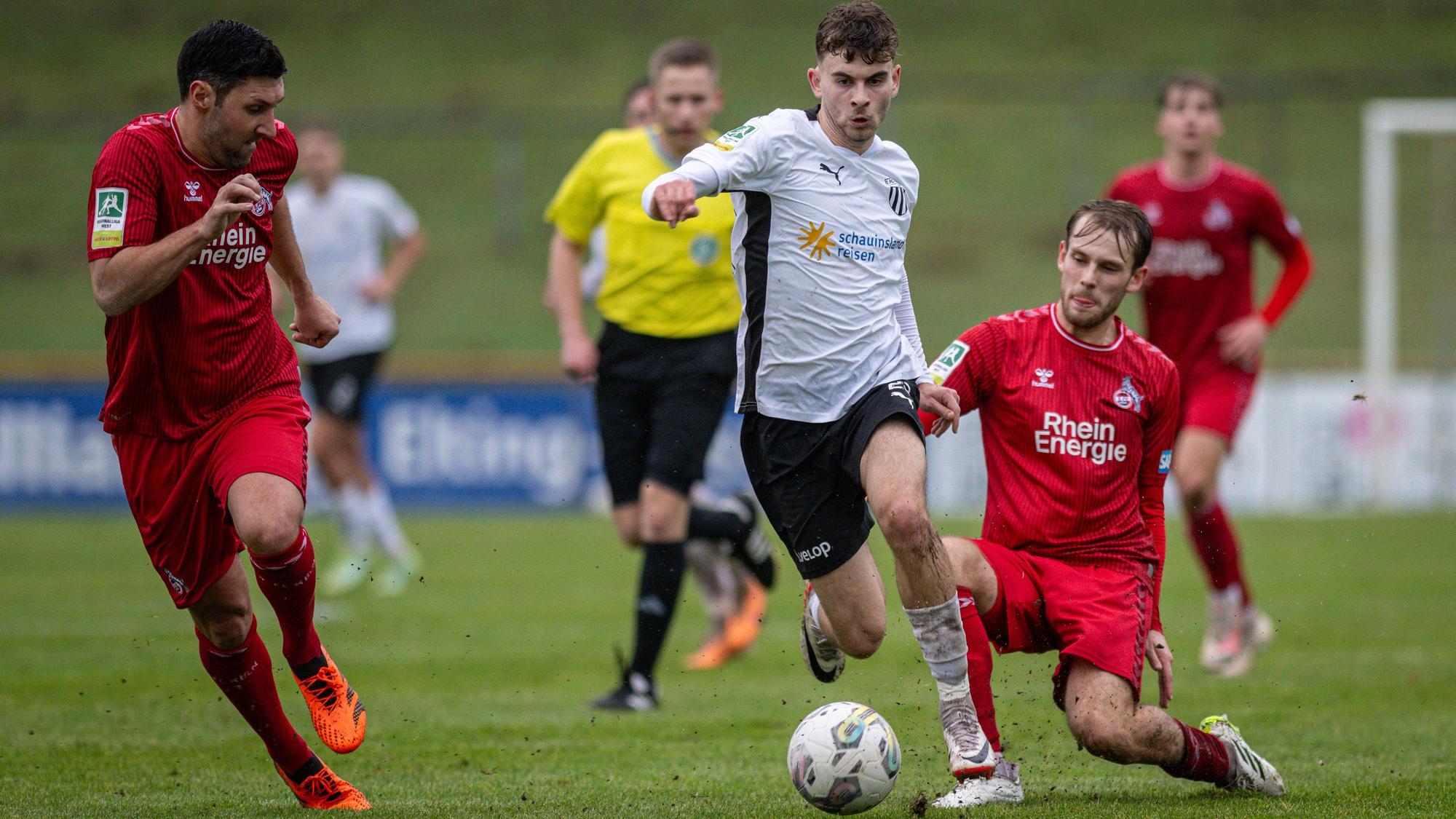 Spielszene aus der Regionalliga zwischen dem 1. FC Bocholt und dem 1. FC Köln.