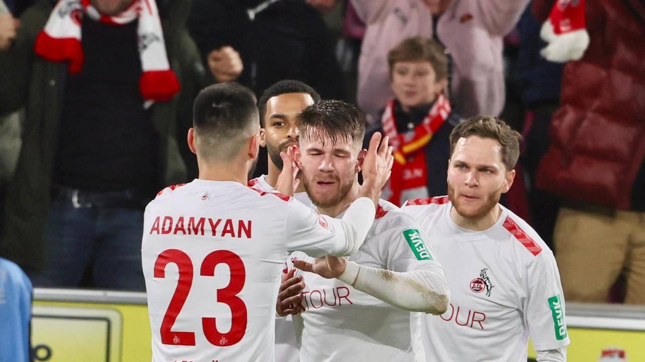 Jan Thielmann bejubelt seinen Treffer zum 2:0 gemeinsam mit seinen Teamkollegen im Spiel gegen Eintracht Frankfurt (3. Februar 2024).