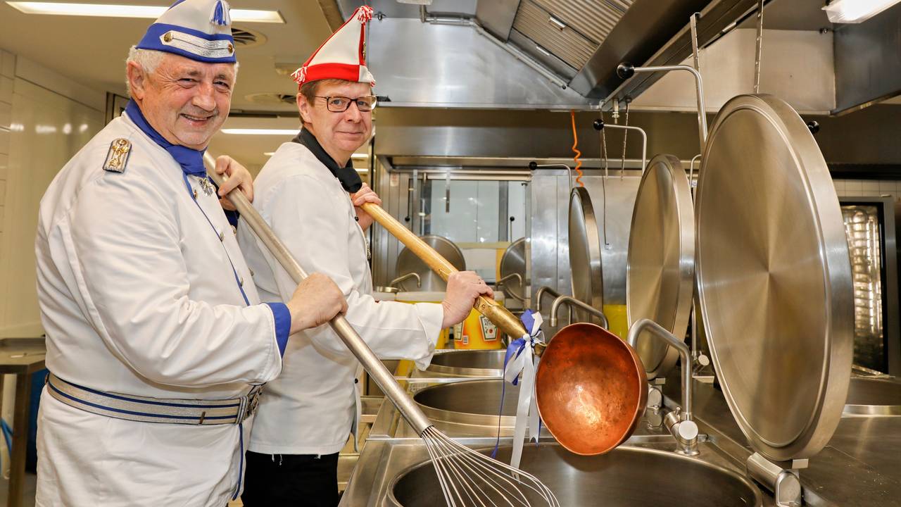 Giovanni Cicilano mit Gürzenich-Küchenchef Axel König.