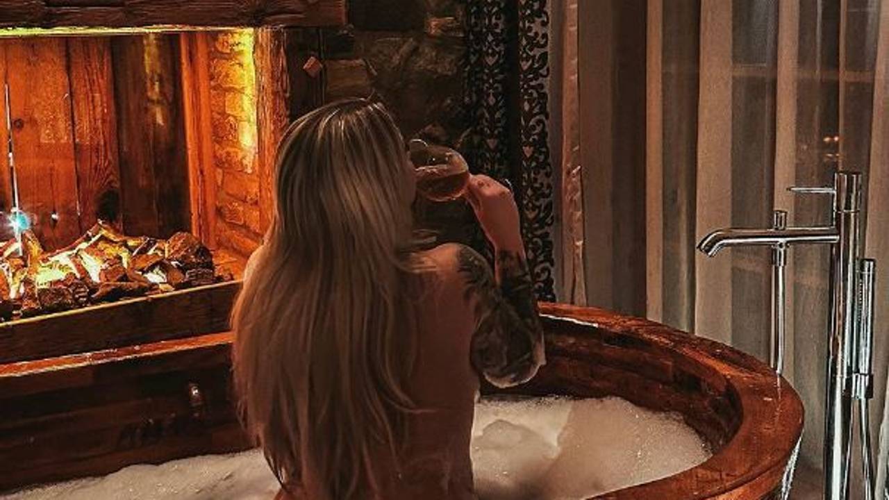Jenny Frankhauser zeigt sich auf Instagram in der Badewanne.