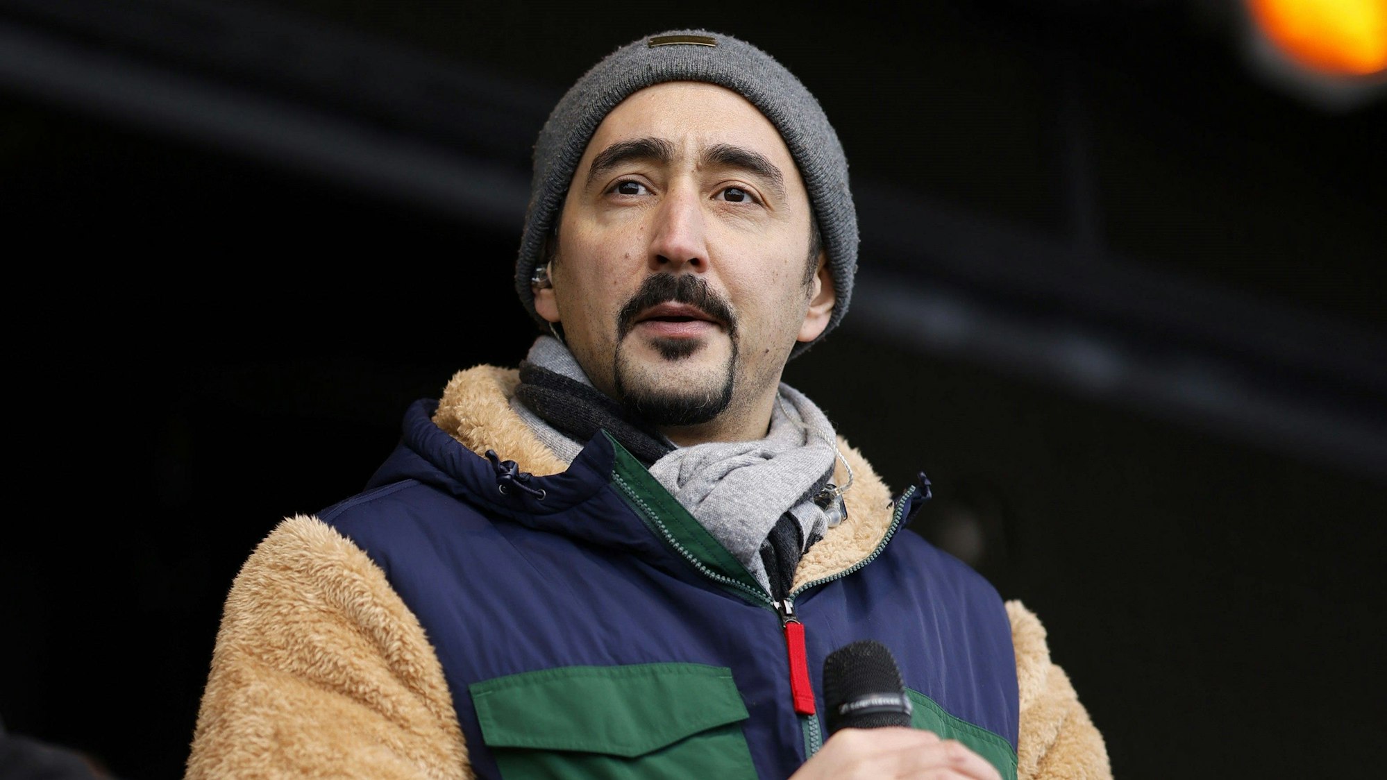 Rapper Eko Fresh (Ekrem Bora) auf einer Demonstration des Bündnisses Köln stellt sich quer gegen rechts in Köln.