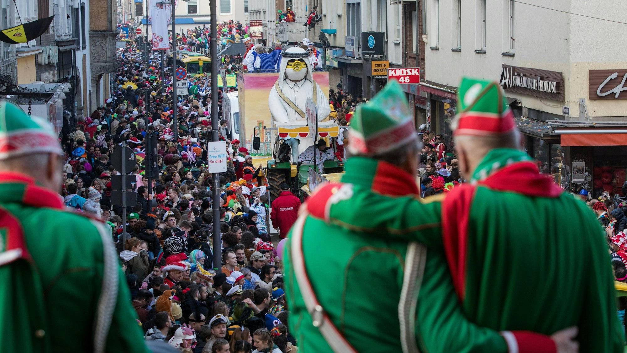 20.02.2023, Köln: Rosenmontag 2023.
Dieses Jahr endet der Zug an der Severinstraße.
Foto: Michael Bause