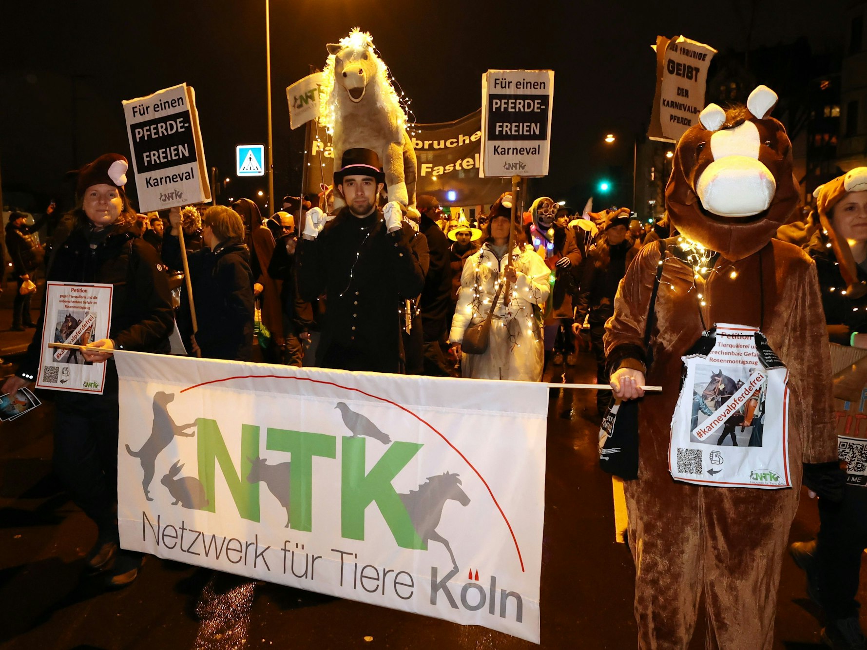 Geisterzug, der alternative Karnevalszug in Mülheim.