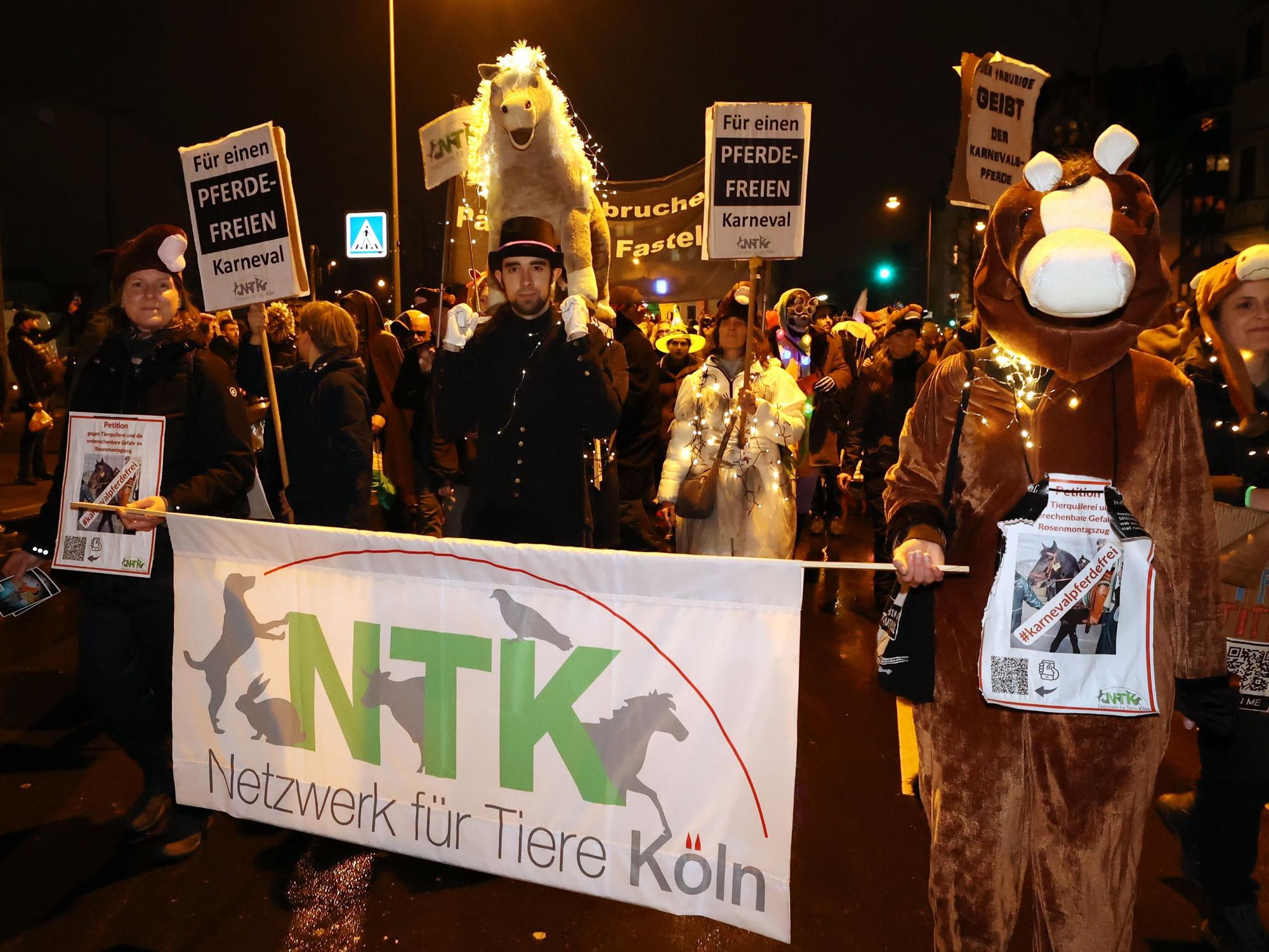 Geisterzug, der alternative Karnevalszug in Mülheim.