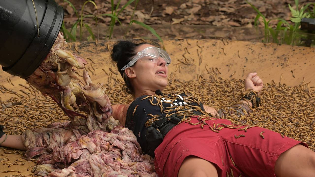 Die letzte Prüfung der Staffel: „Passion“ sollte Leyla Lahouar festgeschnallt auf einer großen Platte beweisen.