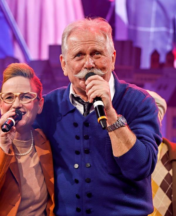 Henning Krautmacher singt mit Vera Bolten.