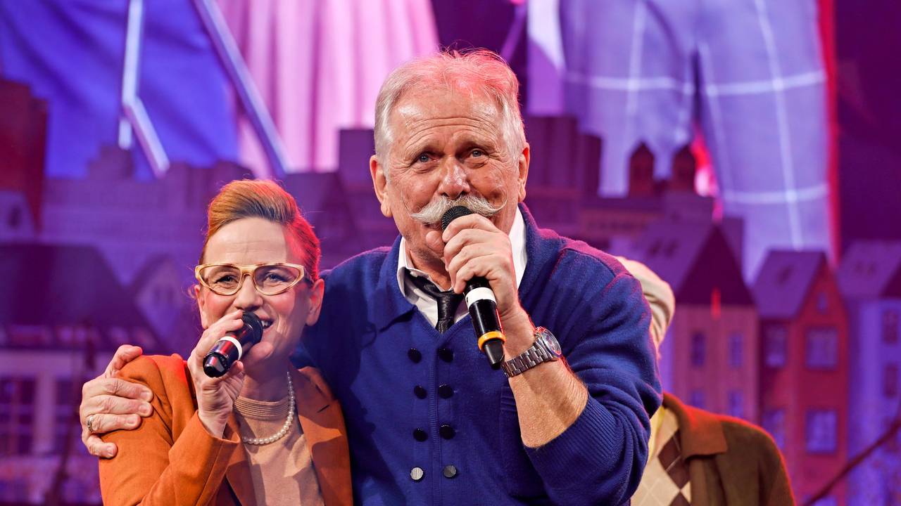 Henning Krautmacher singt mit Vera Bolten.