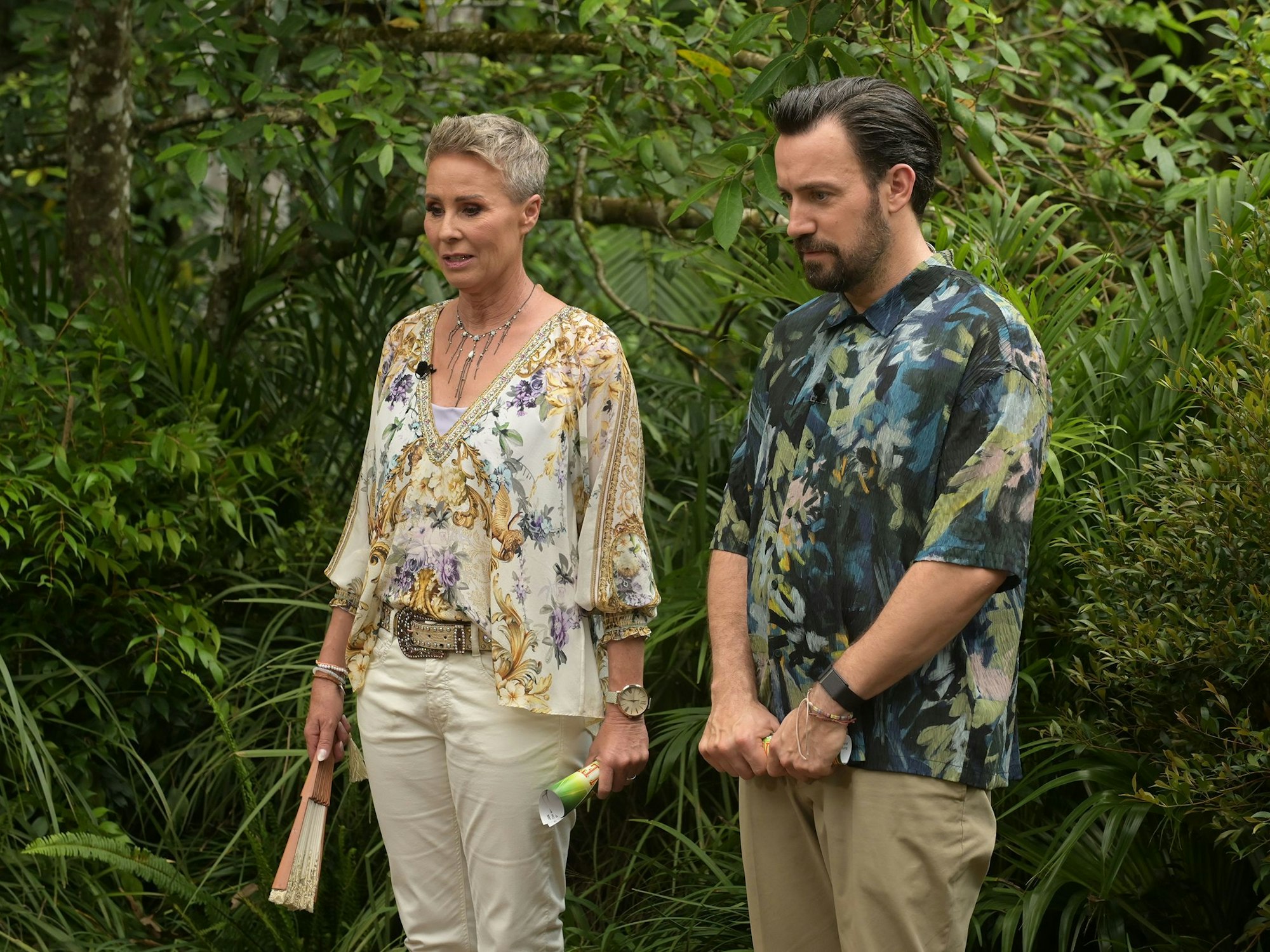 Sonja Zietlow und Jan Köppen im Finale vom Dschungelcamp 2024.