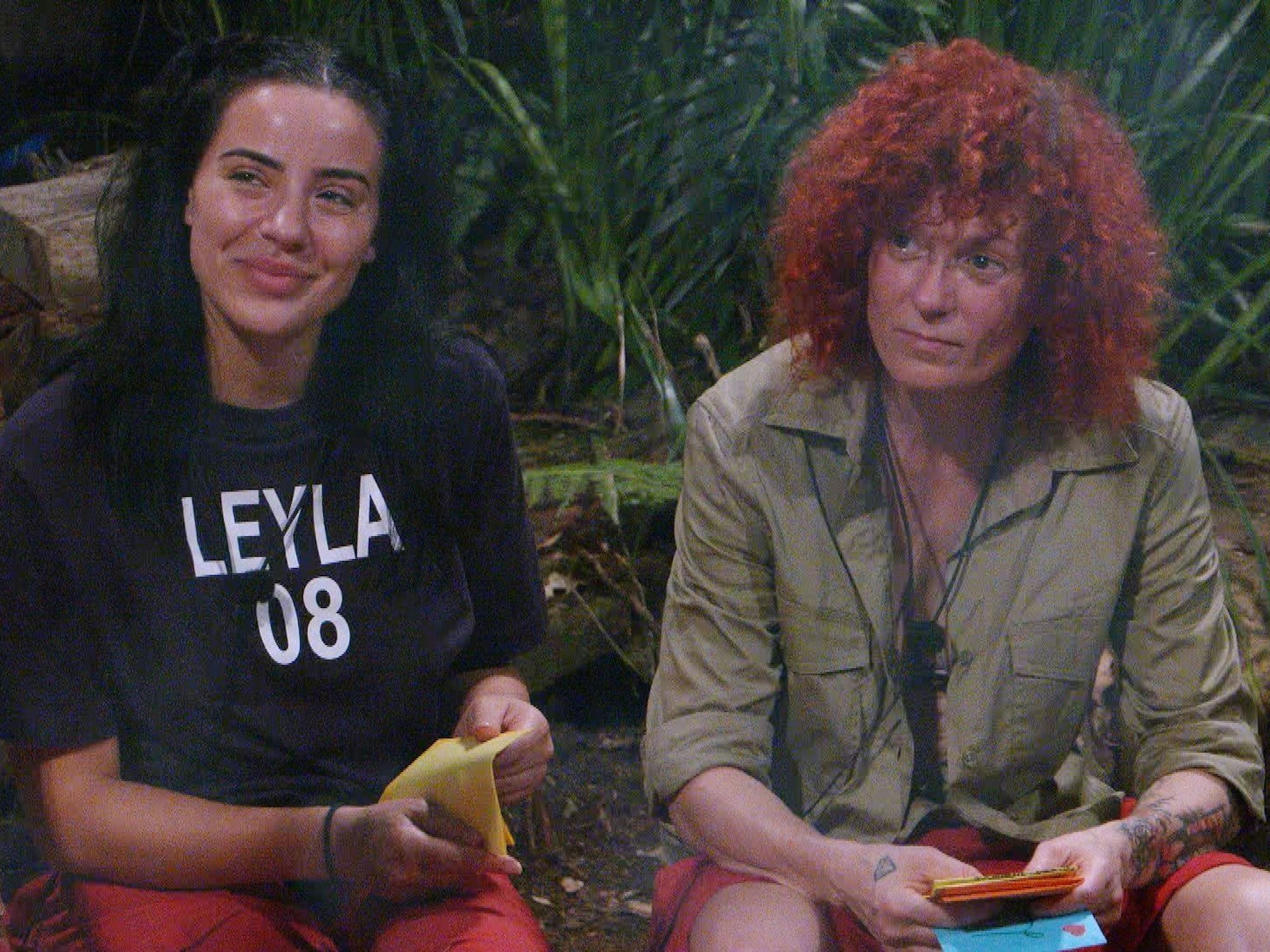 Leyla Lahouar und Lucy Diakovska im Dschungelcamp 2024.