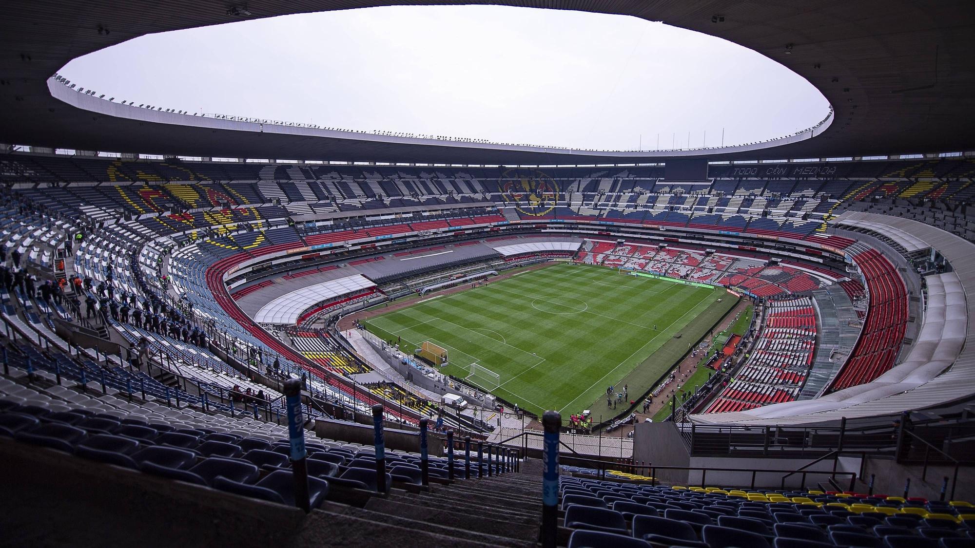 Ein Blick ins weite Rund des Aztekenstadions.