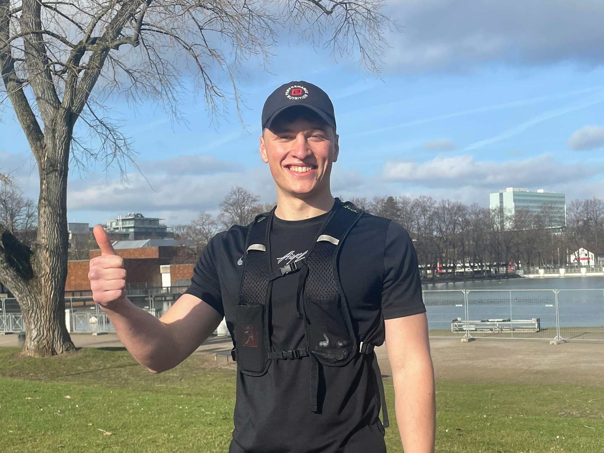 Kim Gottwald vor seiner Laufrunde am Aachener Weiher.