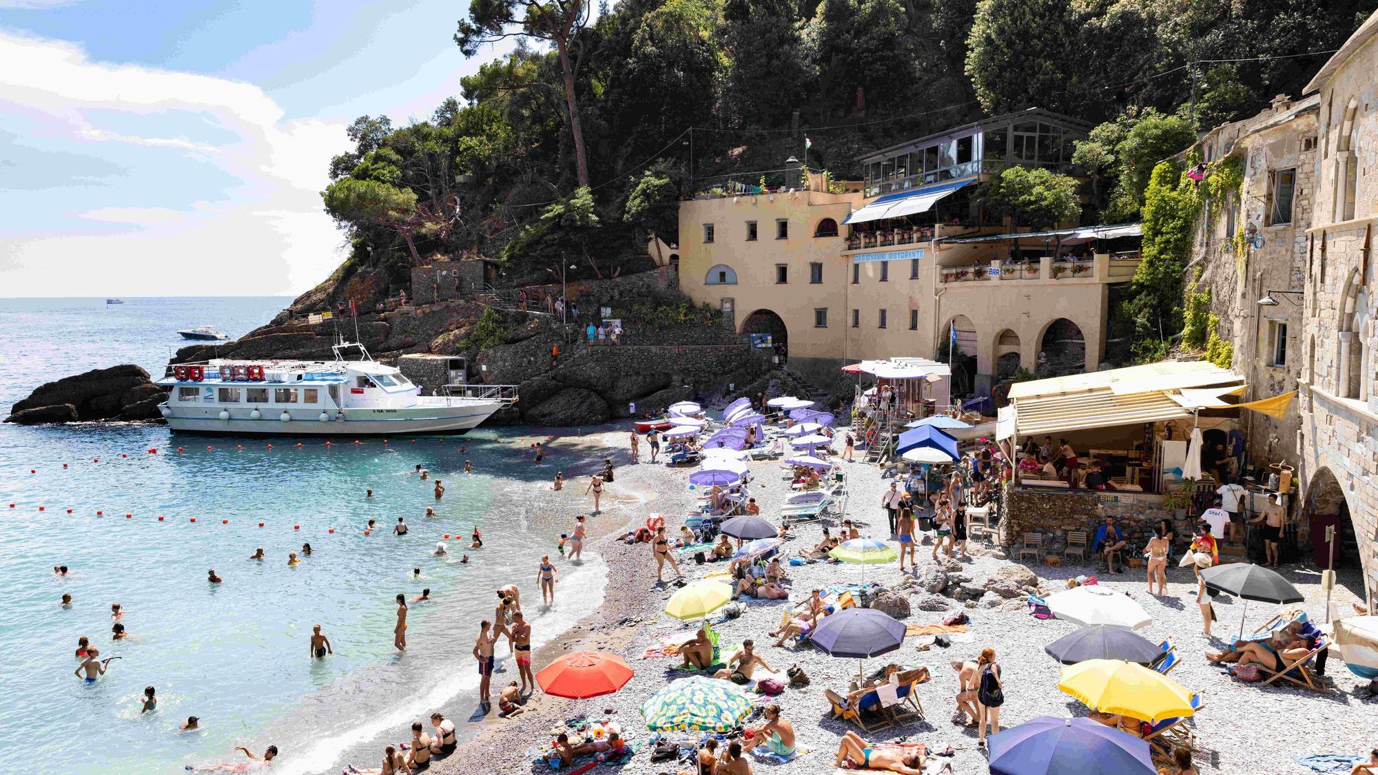 Blick auf die Bucht San Fruttuoso in Portofino.