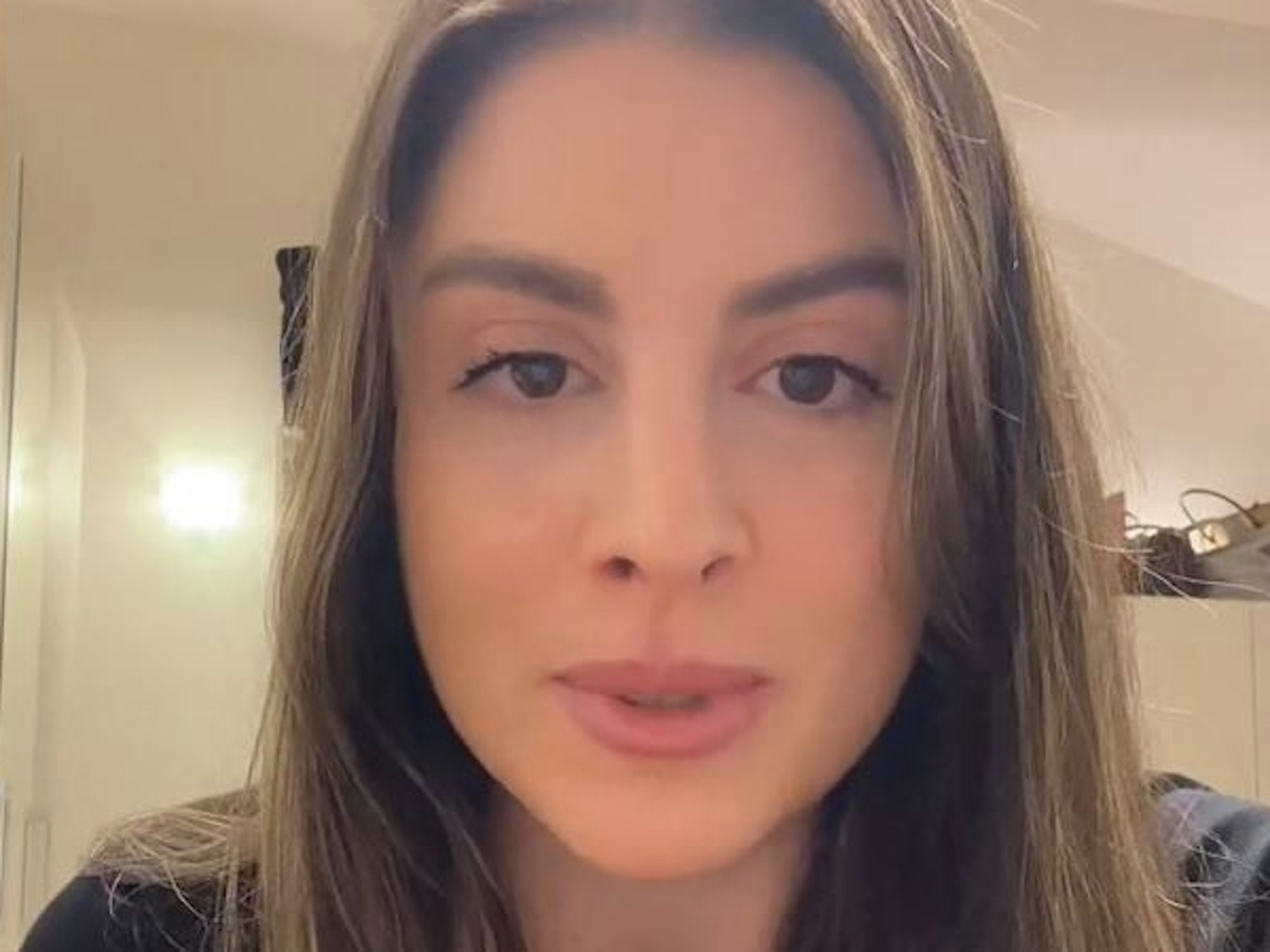 Rena Schwabl spricht in einem TikTok-Video.