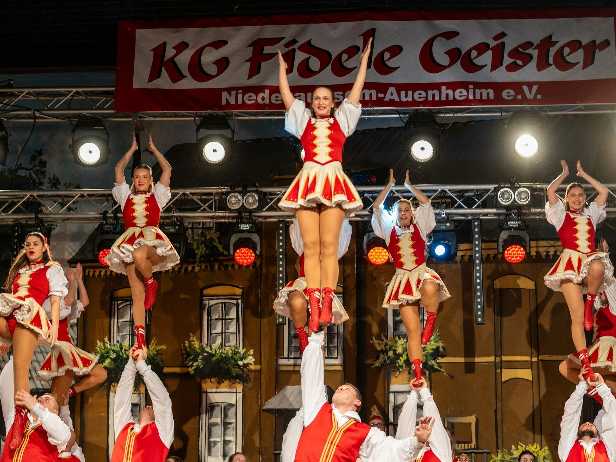 Colonia Rut Wiess mit Simone Franzen und Tim Tonat.