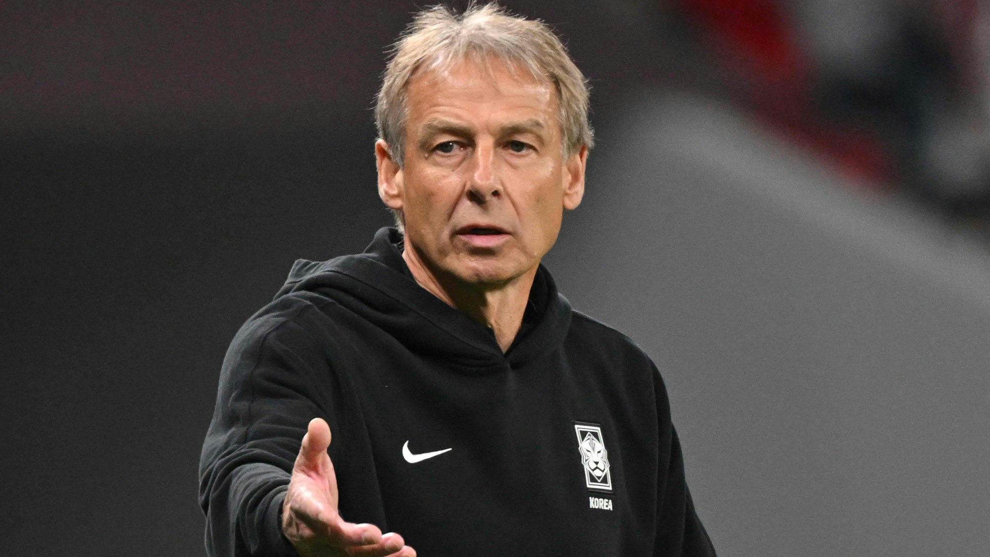 Jürgen Klinsmann gestikuliert bei einem Spiel von Südkorea beim Asien-Cup.