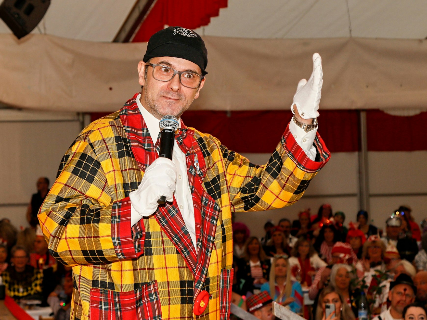 Marc Metzger auf der Bühne.