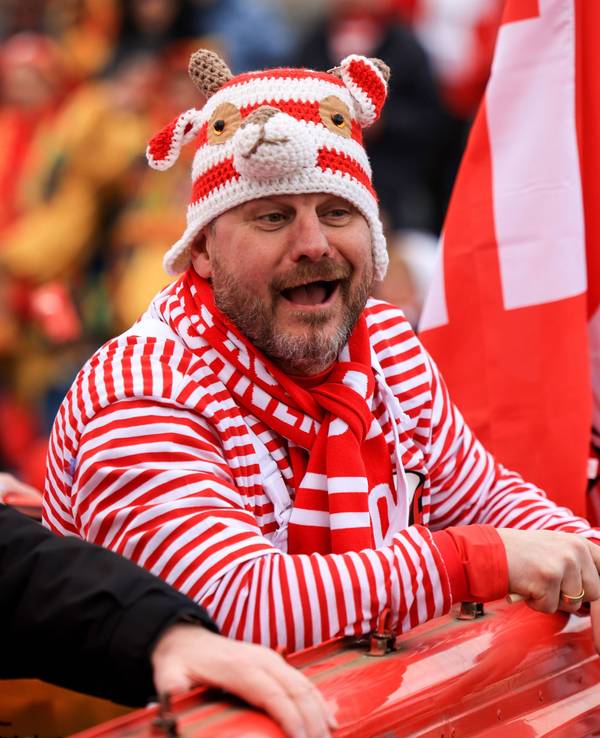 Steffen Baumgart beim Rosenmontagszug in Köln 2023.