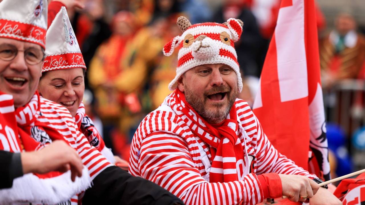 Steffen Baumgart beim Rosenmontagszug in Köln 2023.