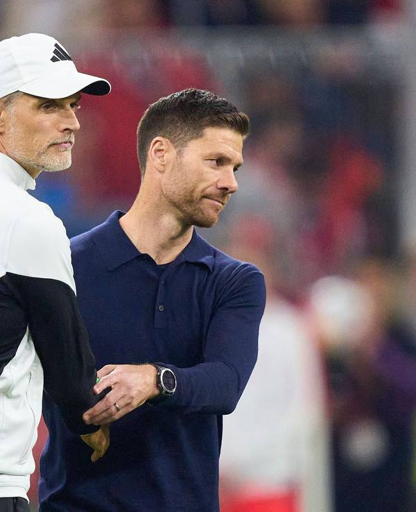 Thomas Tuchel und Xabi Alonso gratulieren sich nach dem Spiel.