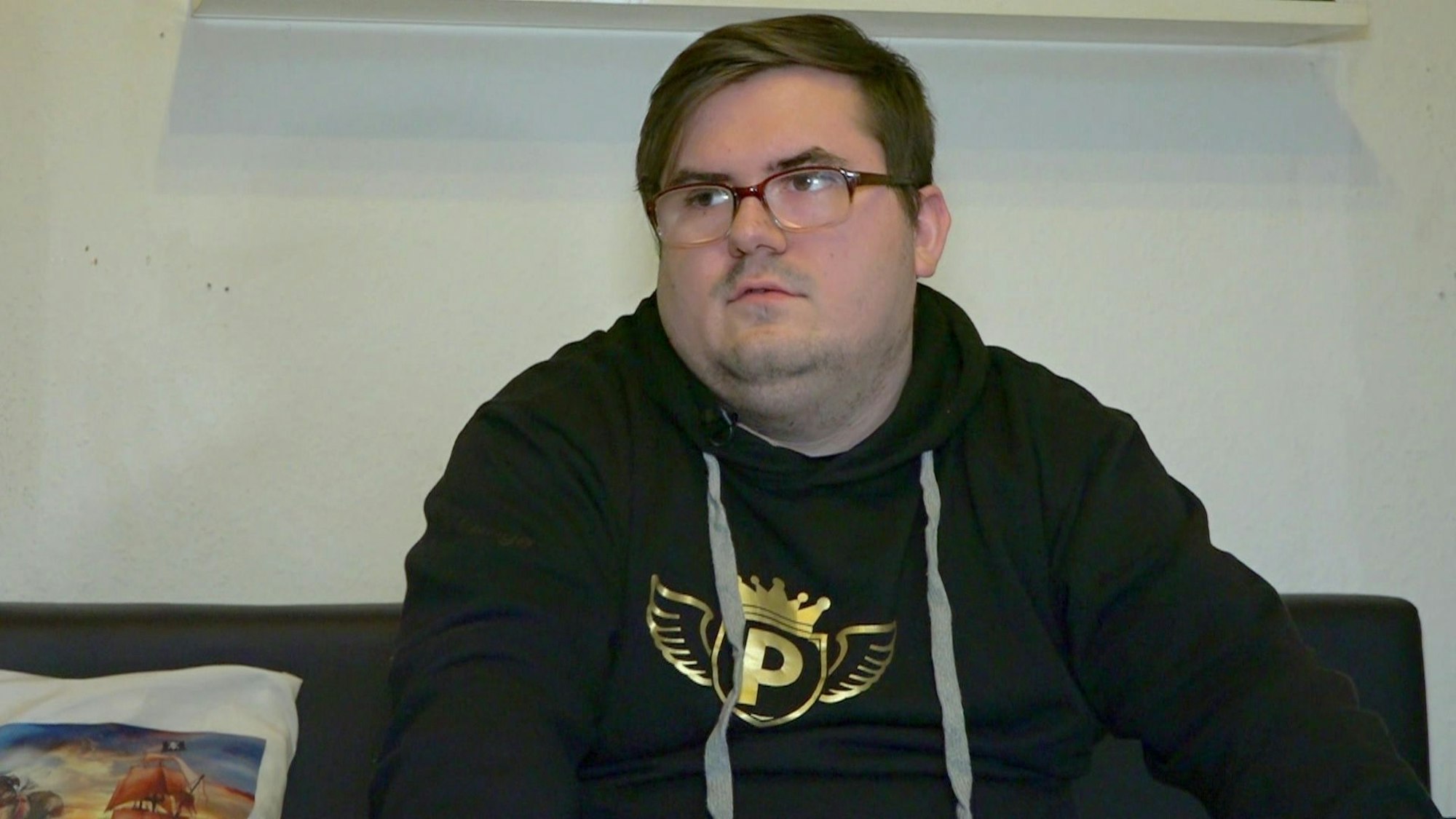 Das Foto stammt aus der RTLZWEI-Dokusoap „Hartz und herzlich“ und zeigt Darsteller Pascal aus den Mannheimer Benz-Baracken.