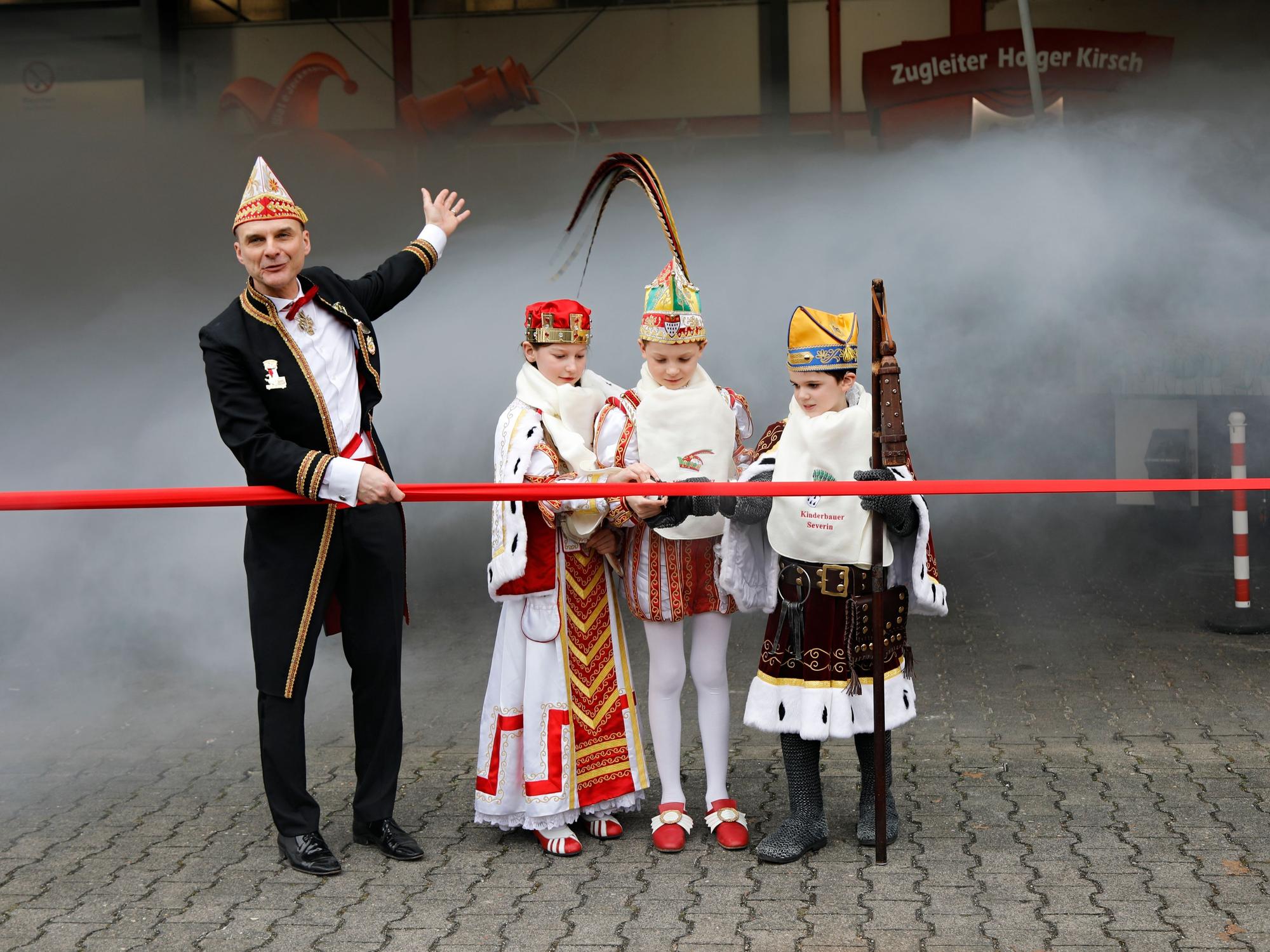 Persiflagewagen aus dem Rosenmontagszug in Köln.