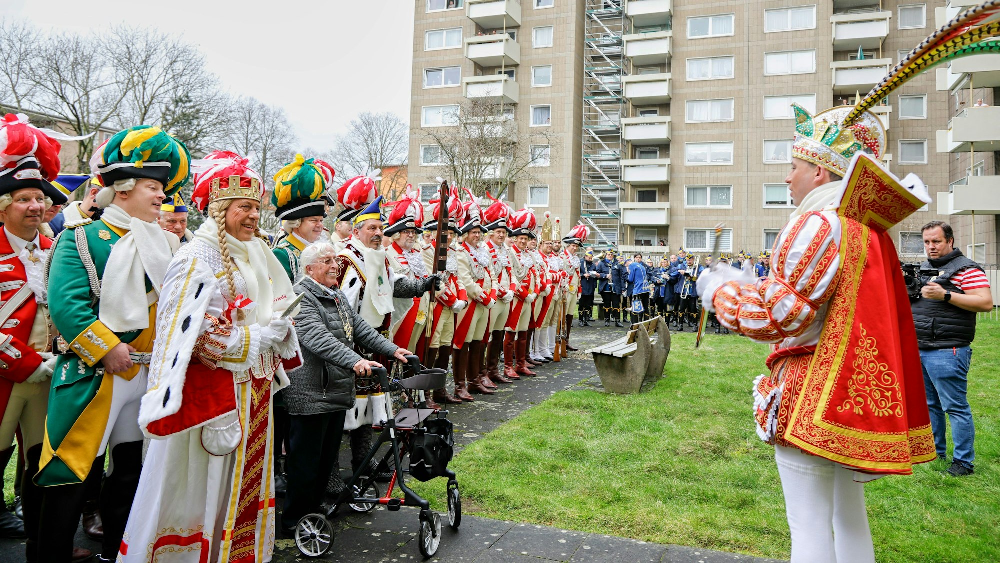 Dreigestirn am Seniorenheim in Niehl.