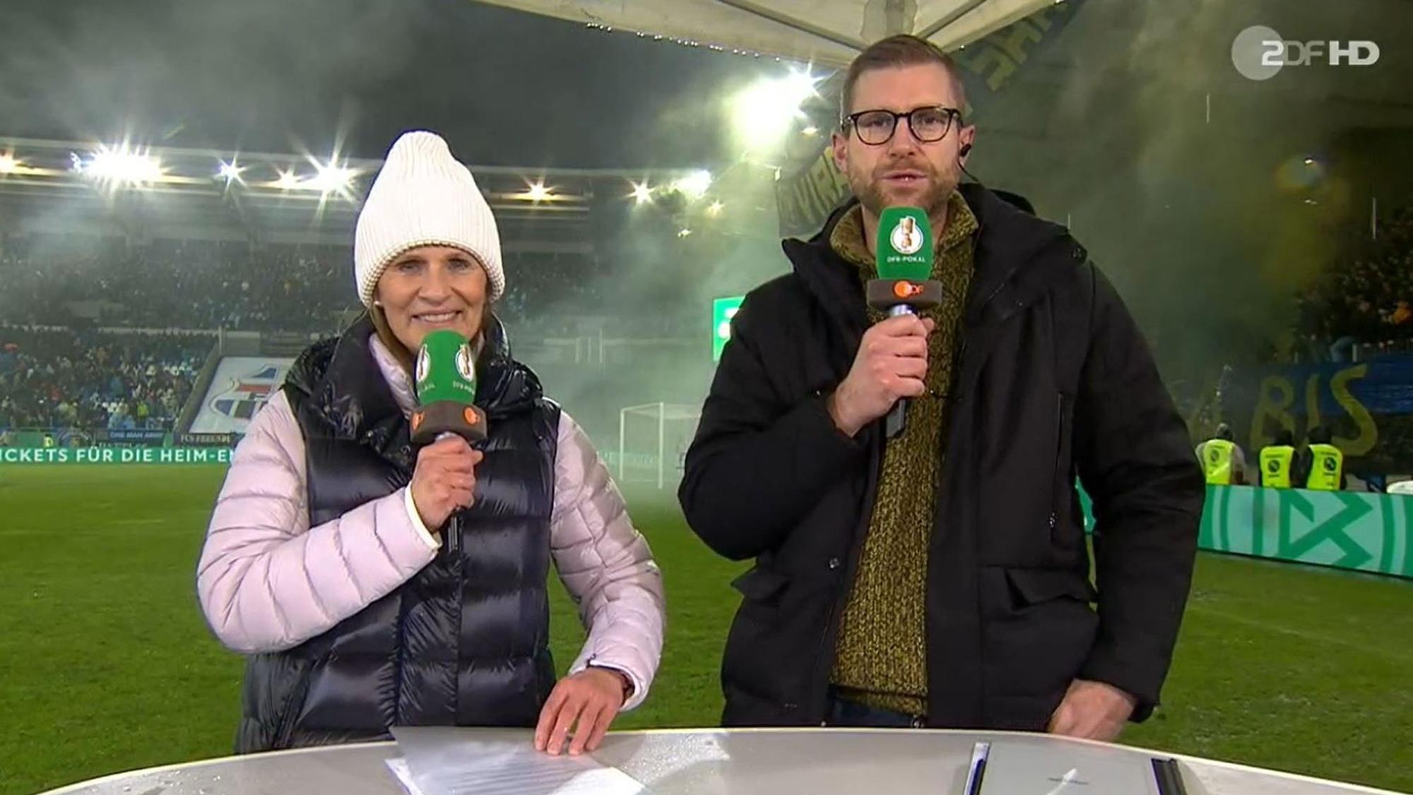 Katrin Müller-Hohenstein und Per Mertesacker im Regen von Saarbrücken.