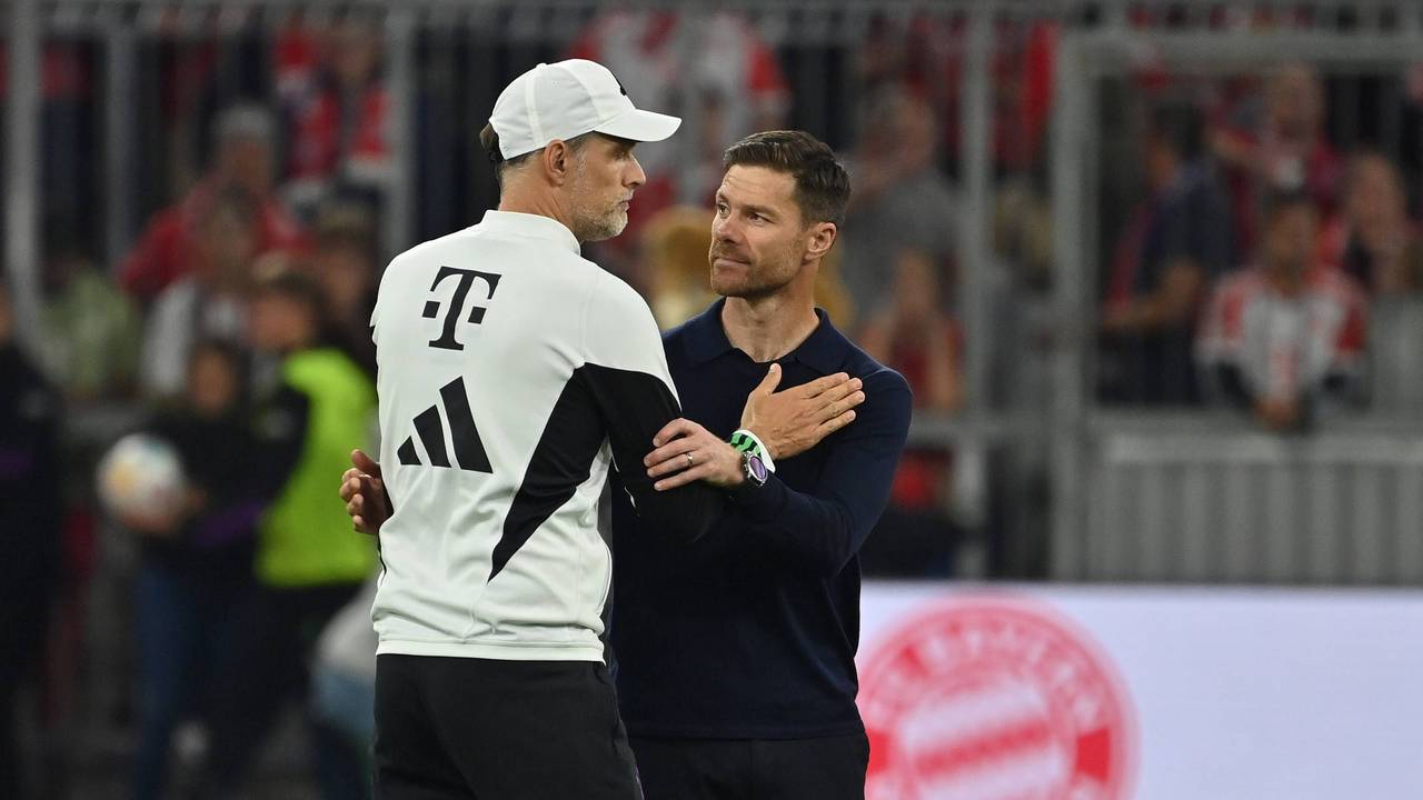 Thomas Tuchel umarmt Xabi Alonso.