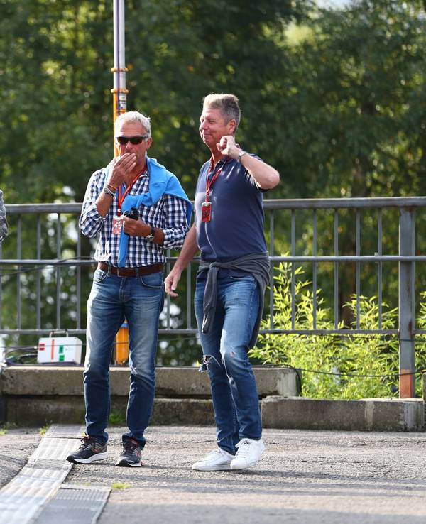 Florian König, Kai Ebel, Christian Danner und Heiko Waßer posieren beim Großen Preis von Belgien in Spa.